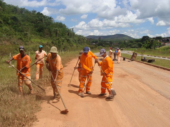 Operação tapa-buracos contempla estrada de Itabira a Nova Era