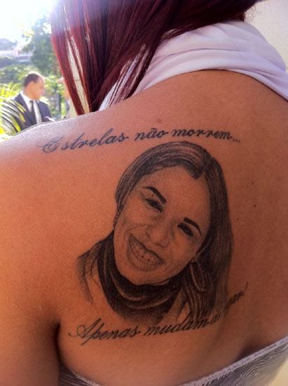 Irmã exibe tatuagens de Polyanna