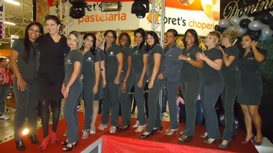 Dominiki Salão comemora um ano em Itabira com desfile e apresentações