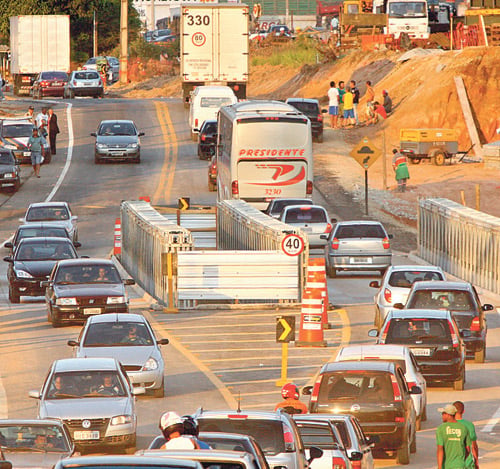 Pontes provisórias não aliviam caos no trânsito da BR-381