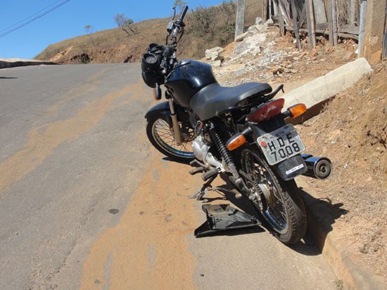Moto furtada é recuperada pela polícia com placa adulterada