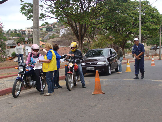 Blitz educativa marca início da Semana do Trânsito em Itabira