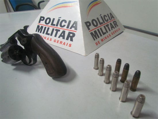 Polícia Rodoviária e de Meio Ambiente apreendem revólver com caminhoneiro