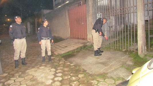 Rede de vizinhos protegidos do bairro 14 de fevereiro espanta possível ladrão