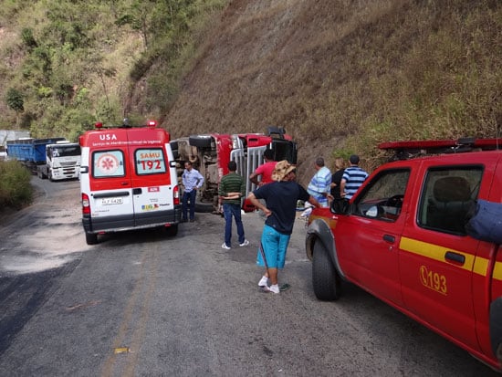 Caminhoneiro sofre traumatismo craniano em acidente na estrada Itabira-Nova Era