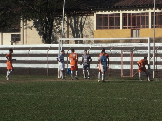 Em jogo de 8 gols, Coimbra vence Siderúrgica
