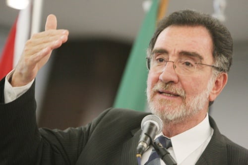 Patrus Ananias faz campanha em Itabira nesta segunda-feira