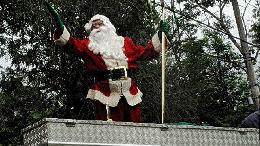 Chegada do Papai Noel em Itabira abre campanha de Natal da CDL Jovem