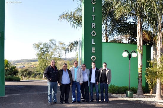 Comitiva de São Gonçalo visita empresa que será instalada no município