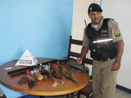 Polícia apreende armas e munições na localidade de Turvo