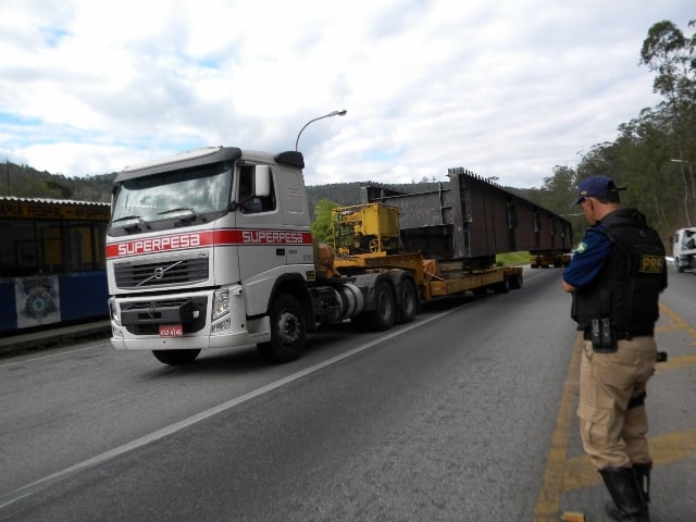 Carreta com peça de 74 toneladas segue para o Rio das Velhas nesta manhã