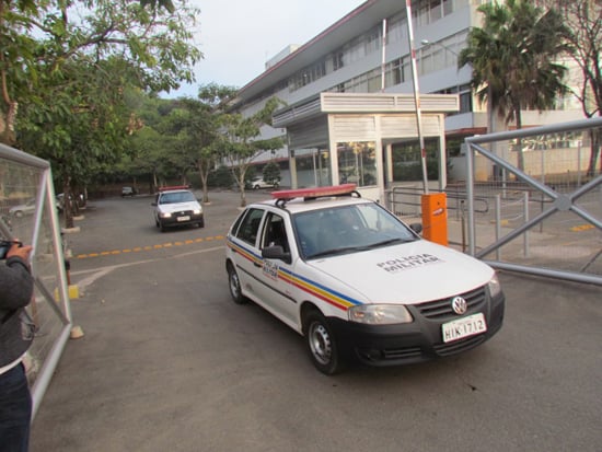 Três bandidos armados rendem seguranças e arrombam caixa eletrônico na Funcesi