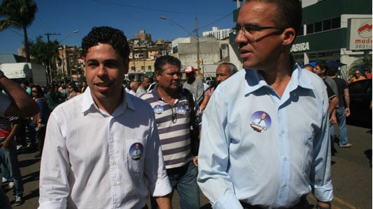 Damon alega outros compromissos e não vai a debate