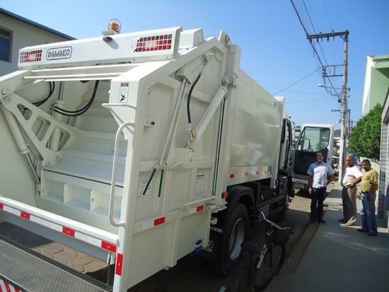 Lixo de Santa Maria de Itabira será coletado por caminhão compactador