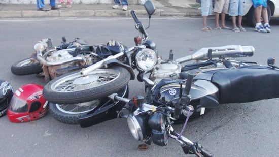 Acidente entre duas motos deixa quatro feridos em Itabira