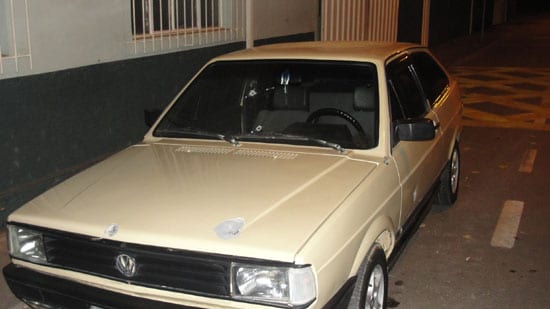 Homem dá cinco tiros em Gol estacionado e foge no Nova Vista