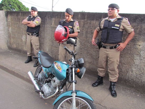 Mesmo de folga, sargento do Tático Móvel recupera moto levada de agência
