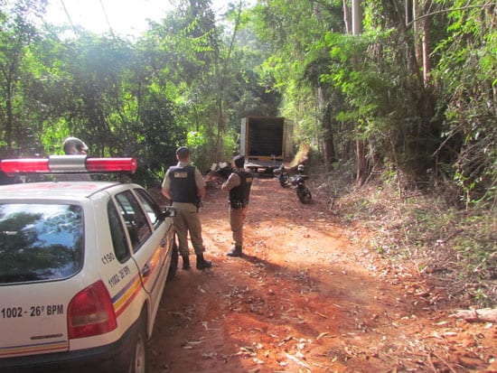 Bandidos roubam carga de cigarros e abandonam caminhão perto da barragem Santana