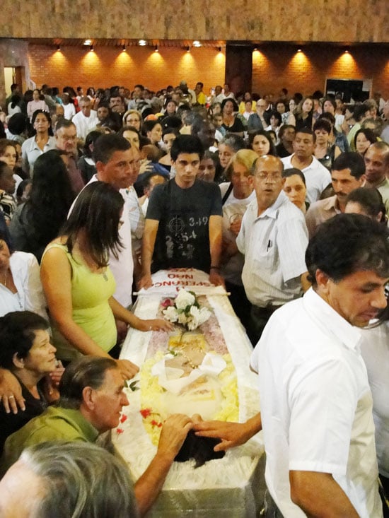 Missa de Corpo Presente de padre Almir lota Catedral