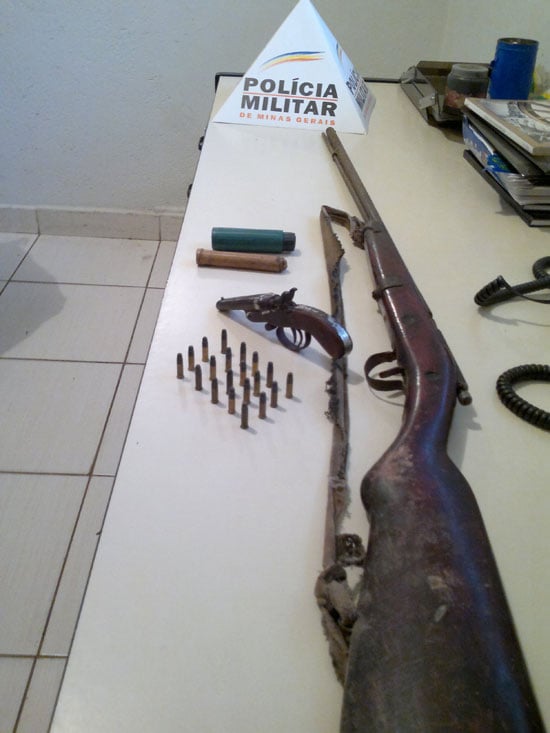 Polícia apreende armas em Santa Maria de Itabira ao atender ocorrência de ameaça
