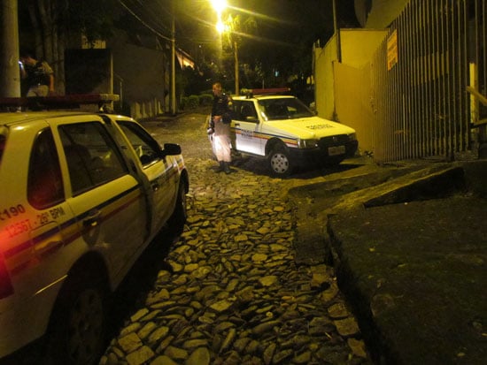 Ladrão usa máscara do Pânico para assaltar lan house