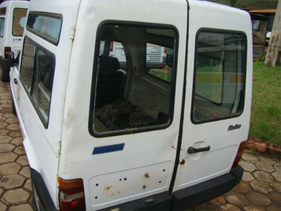 Prefeitura de Nova Era leiloa veículos e equipamentos sucateados
