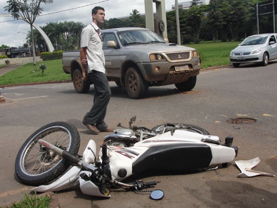 Acidente no bairro Areão deixa motoqueiro ferido