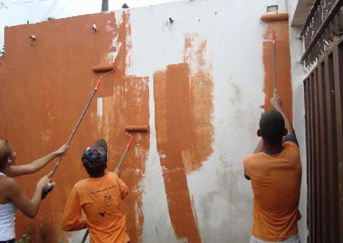 Associação do Nova Vista renova pintura da sede com apoio dos alunos do Pro Jovem Urbano