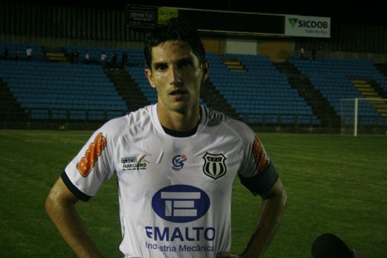 Valério cochila no fim e perde na estreia da Terceira Divisão