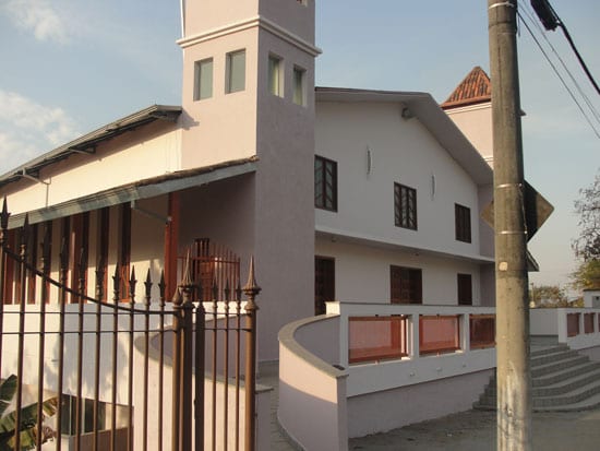 Homem tenta estuprar zeladora dentro de Igreja