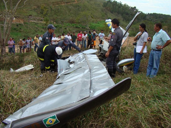 Pai e filho morrem em queda de avião em Bom Jesus do Amparo