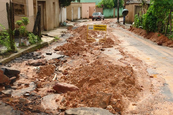 Saae renova rede de esgoto da rua Modesto Pinto