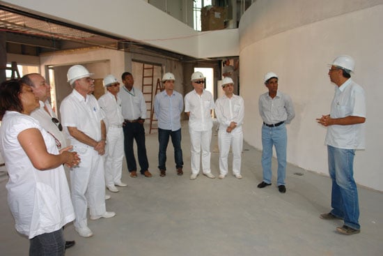Prefeito apresenta campus da Unifei para médicos itabiranos