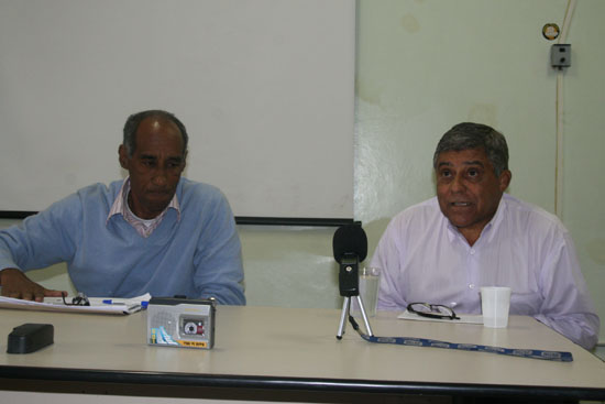 Prefeito e secretário de Saúde fazem balanço e lamentam “solidão” de municípios nessa área
