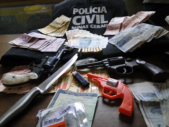 Polícia Civil apreende irmãos menores com armas e drogas no Major Lage