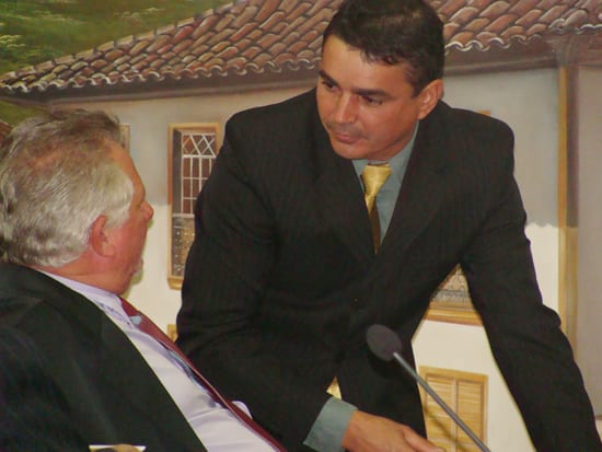 Vereadores da oposição evitam falar sobre acordo de seus partidos com a “base aliada”