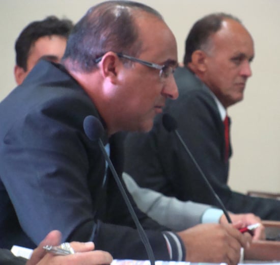 Élson Sá quer explicações sobre cancelamentos de shows em Itabira