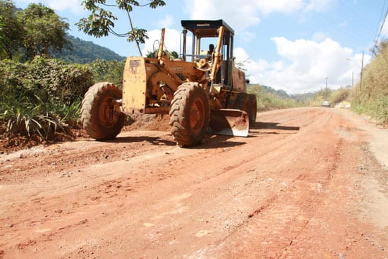 Estrada de acesso ao Jacuí recebe pavimentação asfáltica em Monlevade
