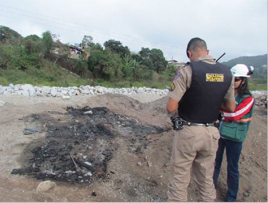 Banheiros químicos incendiados na área da Vale