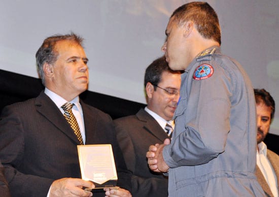Nozinho recebe homenagem no centenário dos Bombeiros