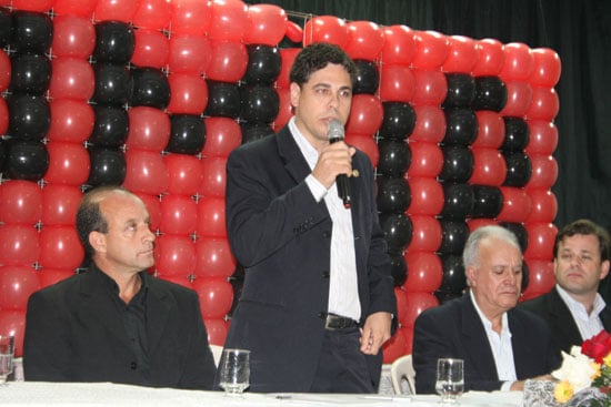 Aclamação a Calixto e discurso de oposição marcam evento do PMDB