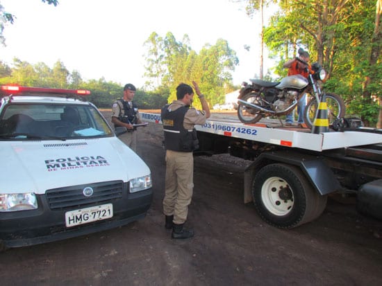 Moto furtada em outubro é abandonada no Vista Alegre