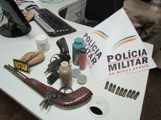 Polícia apreende revólver e garrucha com idoso de 92 anos no Clóvis Alvim