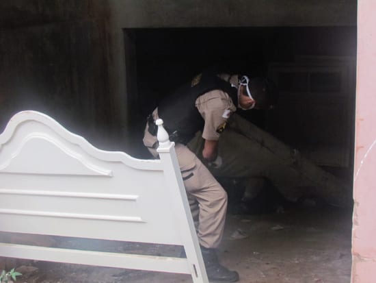 Corpo encontrado em garagem abandonada na rua Santana