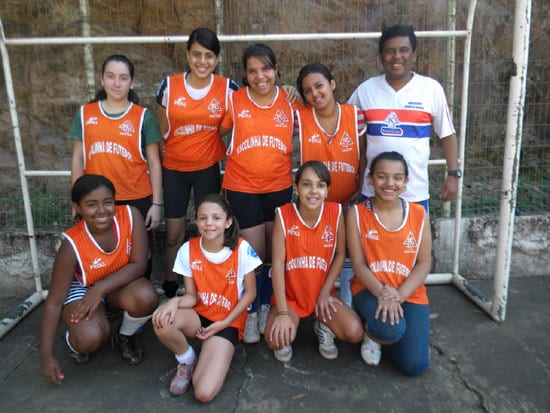 Meninas do futsal dão um olé no preconceito