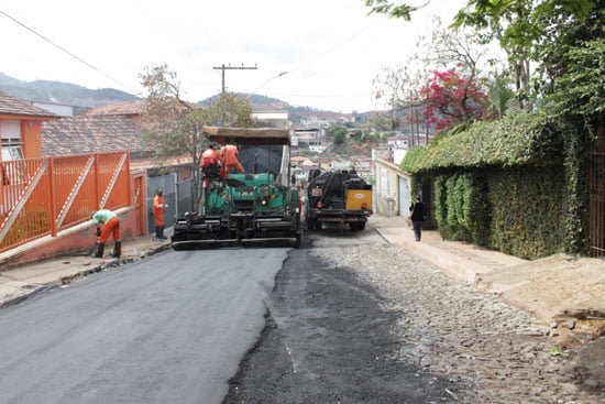 Prefeitura de Monlevade inicia asfaltamento da rua Vitória