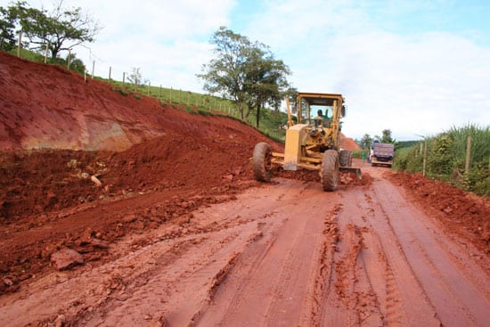 Prefeitura de São Gonçalo retoma obra de asfaltamento da estrada do Bamba