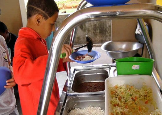Escolas municipais de Barão de Cocais implantam sistema “self-service” na merenda escolar