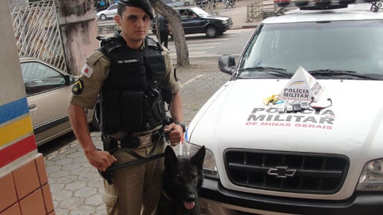 Rocca apreende três estudantes com maconha e cocaína na Alameda do Intelecto