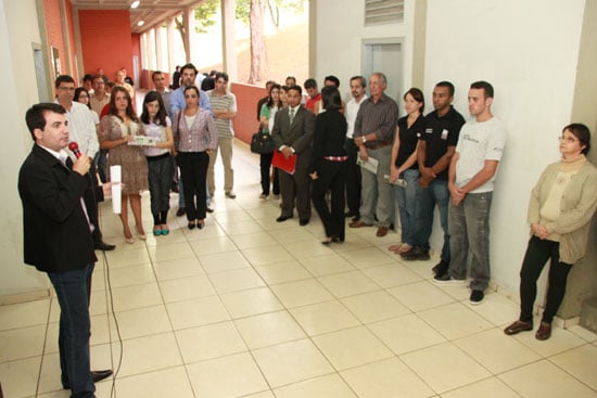 Prandini inaugura biblioteca da Uemg e anuncia cessão de imóvel avaliado em R$1 milhão